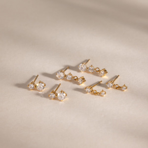 Boucles D'Oreilles Simples Rondes En Acier Inoxydable Étanche Couleur Or Avec Zircon Pour Femmes h5 Image4