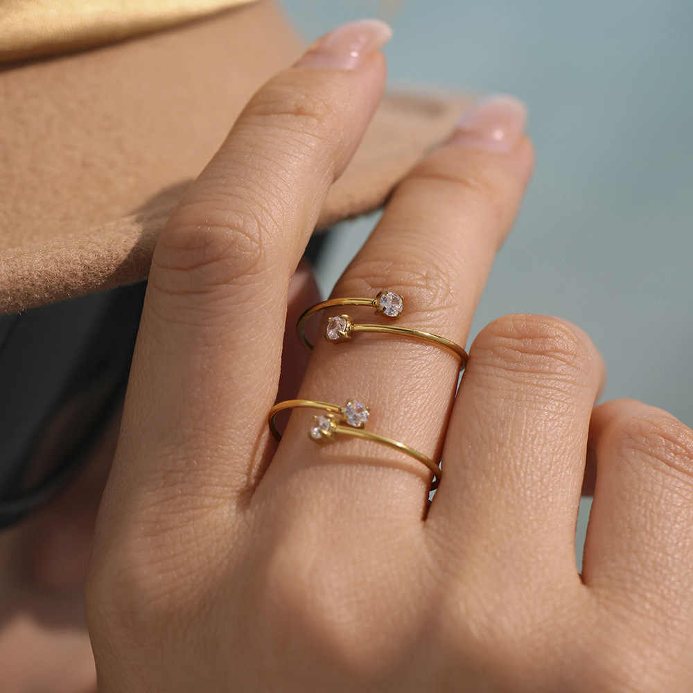 Bague Pour Femme En Acier Inoxydable Étanche Couleur Or Avec Zircon Et Motif Cœur Simple Image2