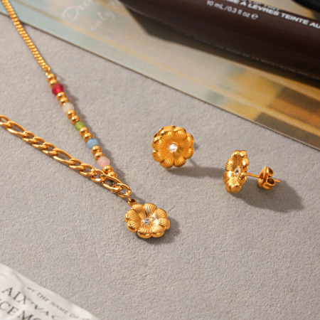 Colliers pendentifs pour femmes Simple Series Daily Flower en acier inoxydable étanche couleur or avec zircon