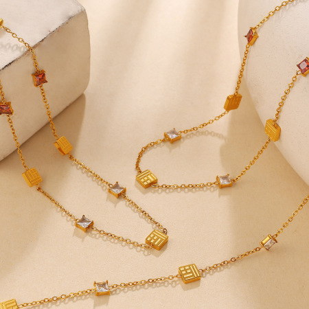 Collier pendentif femme en acier inoxydable doré, style rectangulaire, étanche, avec zircon, pour un usage quotidien.