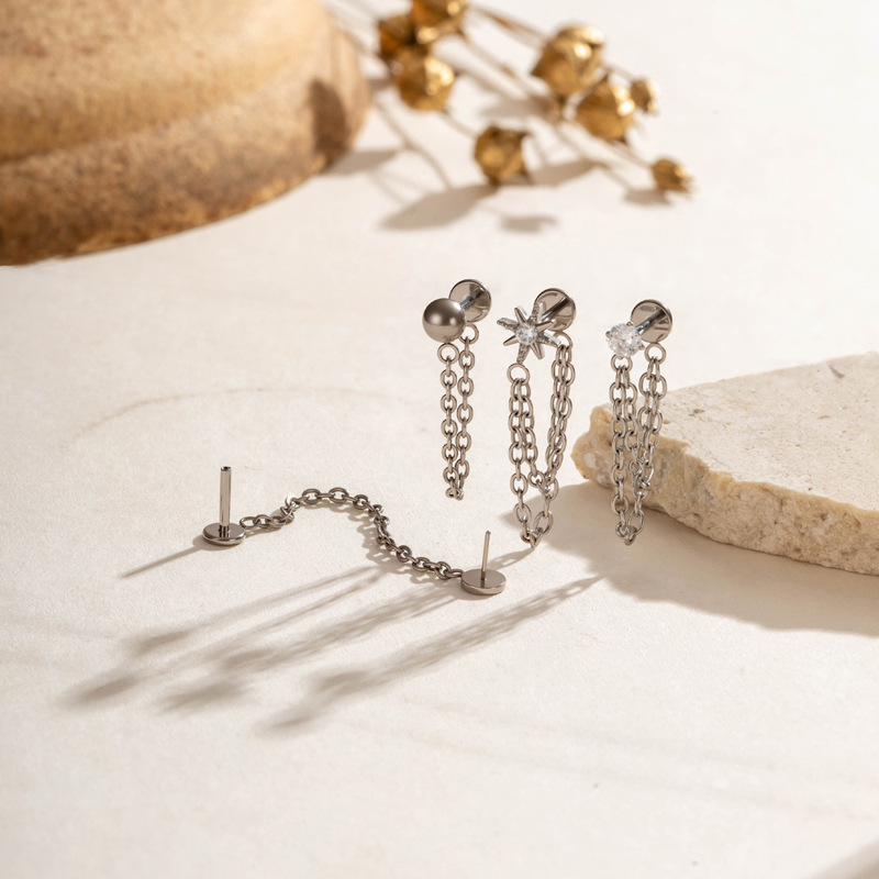 Boucles D'Oreilles Piercing Pour Femme, Forme Papillon Géométrique Simple, Alliage De Titane, Couleur Or, Zircon. Image3
