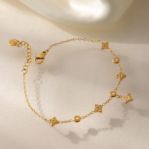 Chaîne De Main Élégante Pour Femme, En Acier Inoxydable, Étanche, Couleur Or, Ornée D'Un Trèfle Et De Zircon. h5 Image5