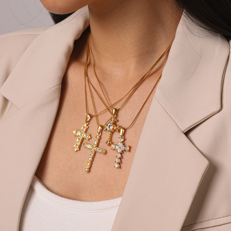 Colliers pendentifs pour femmes Simple Series Daily Cross en acier inoxydable étanche couleur or avec zircon 2
