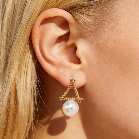 Boucles d'oreilles pendantes élégantes pour femme, en acier inoxydable doré, imperméables, de forme géométrique et ornées de perles. 2