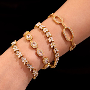 Bracelet Chaîne Femme Luxueux En Acier Inoxydable, Étanche, Couleur Or, Orné De Zircon Et D'Un Motif Floral Circulaire. h5 Image4