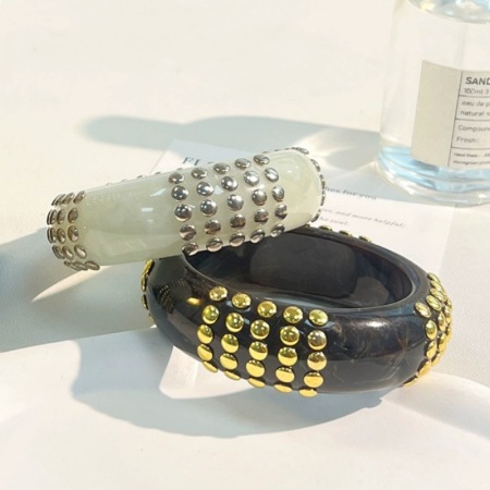 Bracelets pour femmes en résine à rivets punk