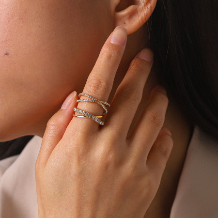 Bagues pour femmes en acier inoxydable doré, étanches et serties de zircon, ornées de pierres précieuses, pour un usage quotidien.