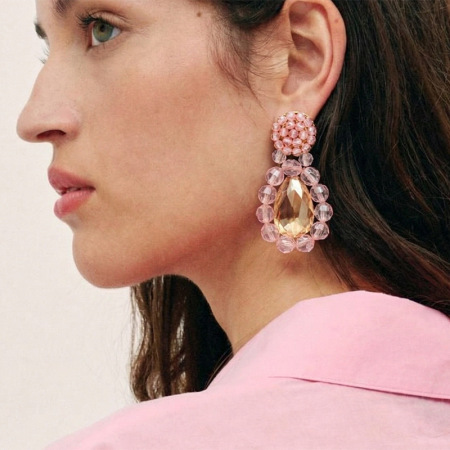 Boucles d'oreilles pendantes pour femmes avec perles de cristal.