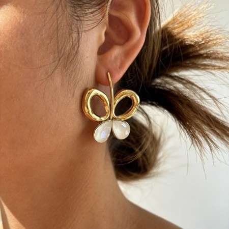 Boucles d'oreilles puces pour femmes, en acier inoxydable doré, ornées de cristaux et de motifs papillon.