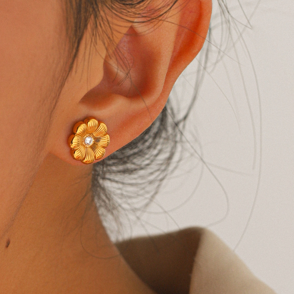 Colliers Pendentifs Pour Femmes Simple Series Daily Flower En Acier Inoxydable Étanche Couleur Or Avec Zircon Image4