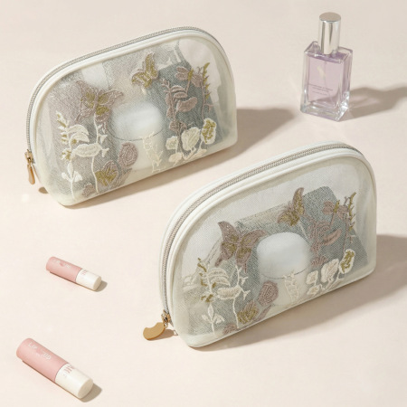 Trousses à maquillage élégantes en dentelle florale de la collection Romantique
