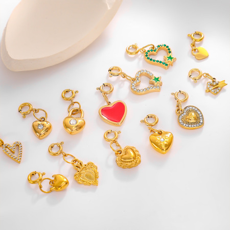 Pendentifs pour femmes en acier inoxydable doré, étanches, avec strass et motif cœur 2