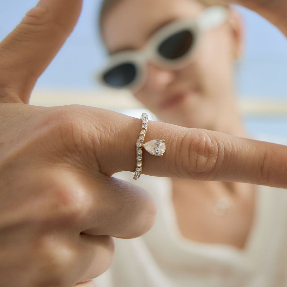 Bagues Pour Femmes En Acier Inoxydable Doré, Imperméables, Serties De Zircon Et Ornées D'Une Goutte D'Eau Luxueuse Et Simple. Image4