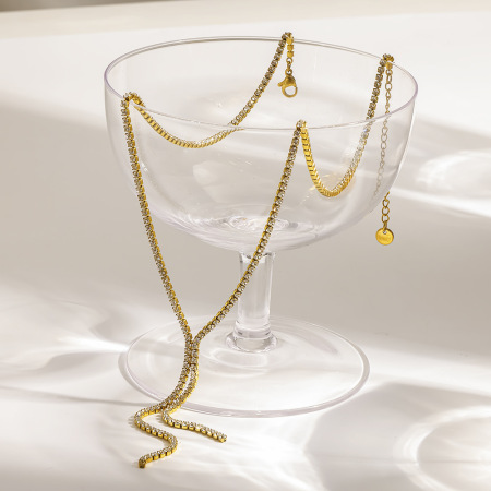 Collier pendentif femme luxueux et élégant en acier inoxydable, couleur or, avec zircon, et chaîne en acier inoxydable étanche.