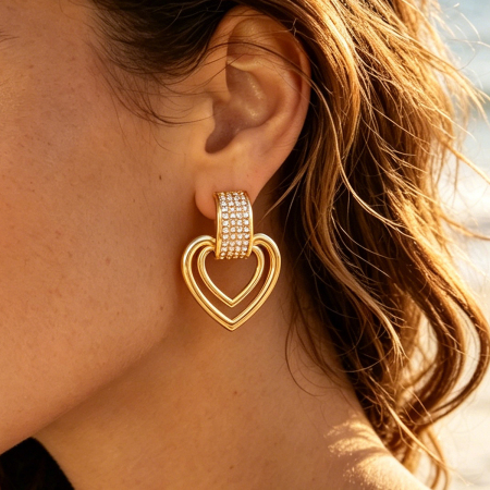 Boucles d'oreilles puces pour femme, style cœur, en acier inoxydable, étanches, couleur or, ornées de strass.