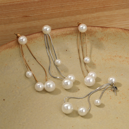 Boucles d'oreilles pendantes élégantes pour femmes, en acier inoxydable imperméable, couleur or, avec pompon et perles. 2