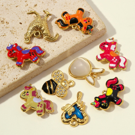 Pendentifs romantiques pour femmes, en acier inoxydable, couleur or, avec papillon et ours, à faire soi-même 2