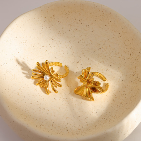 Bague élégante en acier inoxydable, imperméable, couleur or, avec perle artificielle et motif floral. 2