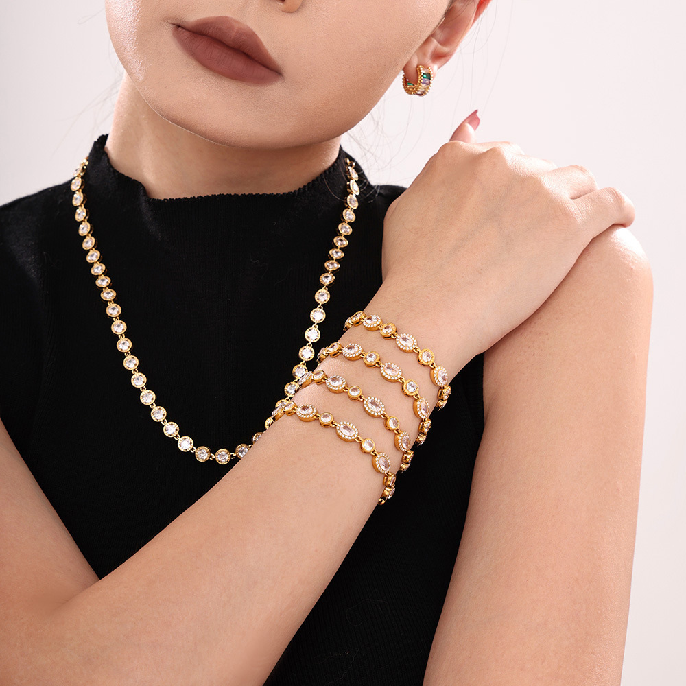 Bracelet Chaîne Femme Luxueux En Acier Inoxydable, Étanche, Couleur Or, Orné De Zircon Et D'Un Motif Floral Circulaire. Image4
