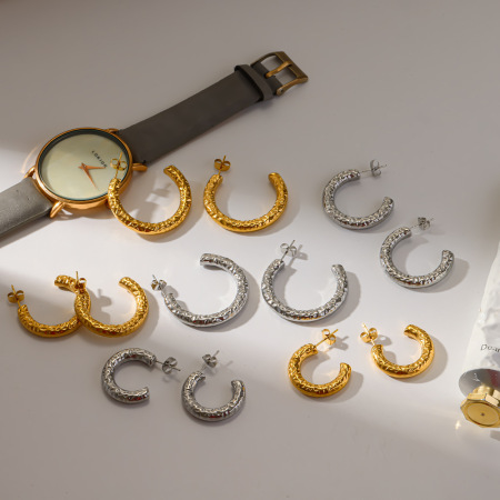 Boucles d'oreilles puces pour femmes, en acier inoxydable, couleur or, étanches, en forme de C, à porter au quotidien 2