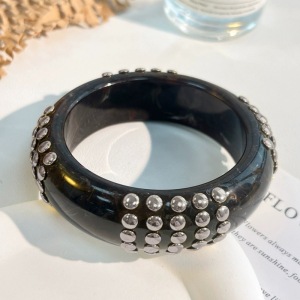 Bracelets Pour Femmes En Résine À Rivets Punk h5