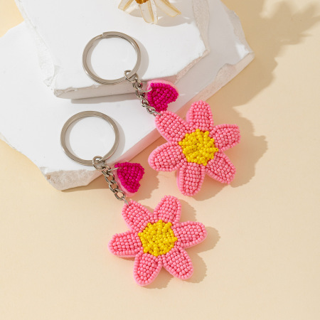 Porte-clés romantique en plastique avec perles en forme de cœur et de fleurs. Collection « Sweet Flower Sweet Heart Beads ».