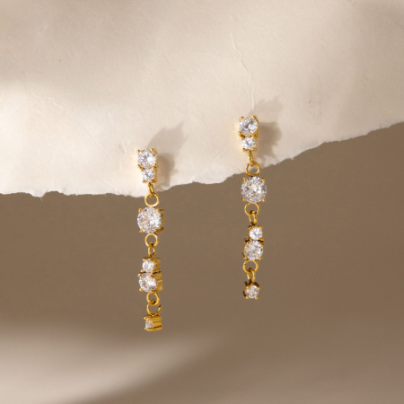Boucles d'oreilles pendantes pour femme, en acier inoxydable imperméable, couleur or, avec pompon simple et zircon. 2