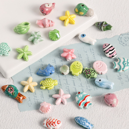 1 sachet de perles en céramique en forme de poisson mignon (2 pièces par sachet)