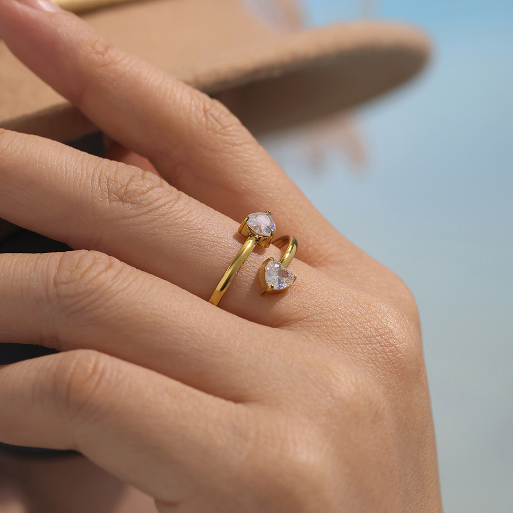 Bague Pour Femme En Acier Inoxydable Étanche Couleur Or Avec Zircon Et Motif Cœur Simple Image4