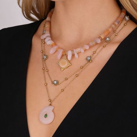 Colliers de perles pour femmes, collection romantique Sweet Beads, ornés d'étoiles, de coquillages et de pierres naturelles couleur or.