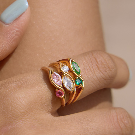 Bagues pour femmes en acier inoxydable étanche couleur or avec zircon et motif goutte simple
