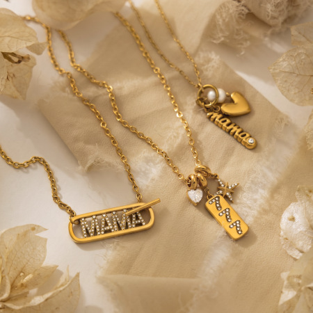 Colliers pendentifs pour femmes avec pendentif cœur simple en acier inoxydable, couleur or, étanche et strass.
