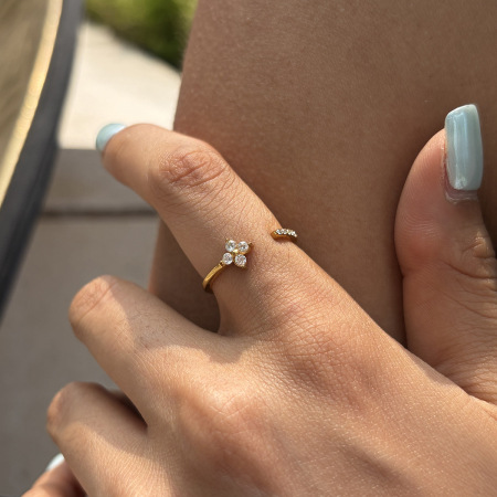 Bagues pour femmes Simple Clover en acier inoxydable étanche couleur or avec zircon et pierre précieuse