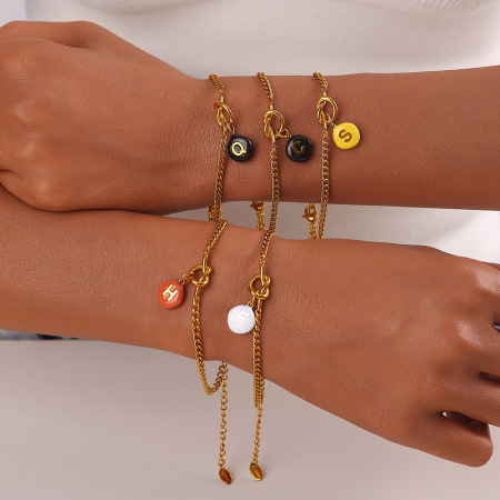 Bracelet à breloques Simple Series Daily Letter pour femme, en acier inoxydable étanche, couleur or