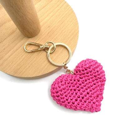Porte-clés en raphia tressé en forme de cœur, collection romantique