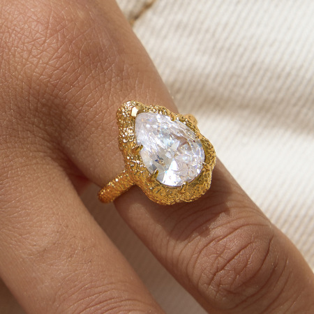 Bagues pour femmes en acier inoxydable doré, élégantes et imperméables, serties de zircon et ornées d'une goutte d'eau, collection Luxe. 2
