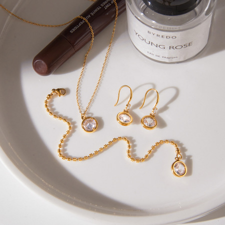 Ensembles De Colliers Pour Femmes En Acier Inoxydable Imperméable Avec Zircon Doré Et Motif Goutte Simple 2