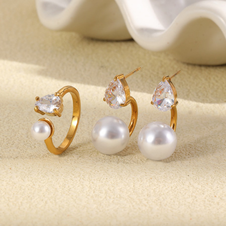 Boucles d'oreilles élégantes en acier inoxydable, imperméables, couleur or, avec zircon et perle.