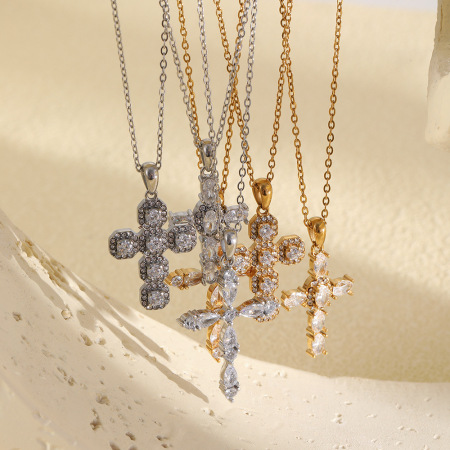 Colliers pendentifs croix en acier inoxydable étanche couleur or avec zircon pour femmes