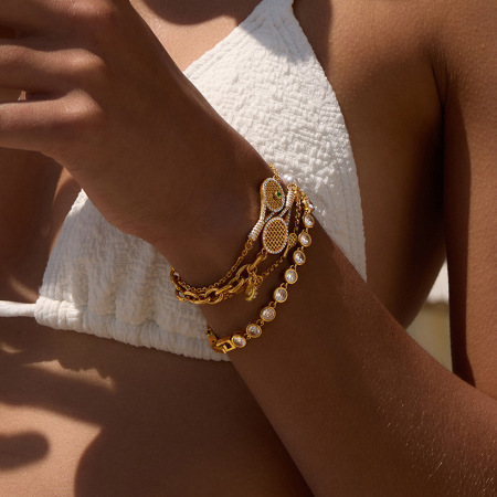 Bracelet en acier inoxydable imperméable en forme de raquette de tennis avec zircon doré pour femme