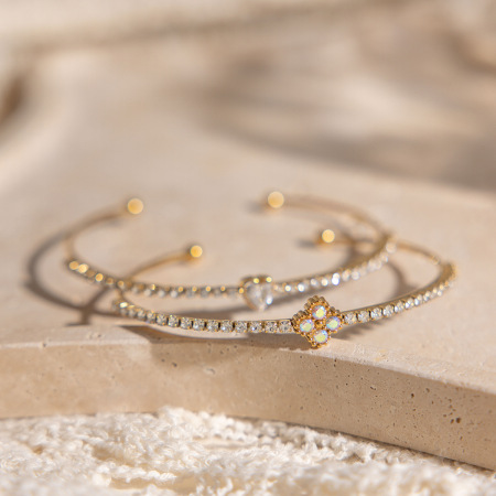 Bracelet manchette femme en acier inoxydable, orné d'un zircon doré, orné d'une fleur en forme de cœur. 2