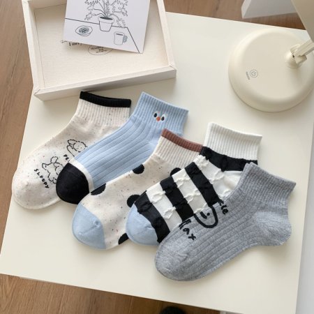 Chaussettes basses à pois mignons et rebondissants 2