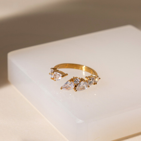 Bague élégante en acier inoxydable, étanche, couleur or, sertie de zircon et ornée d'une goutte d'eau.