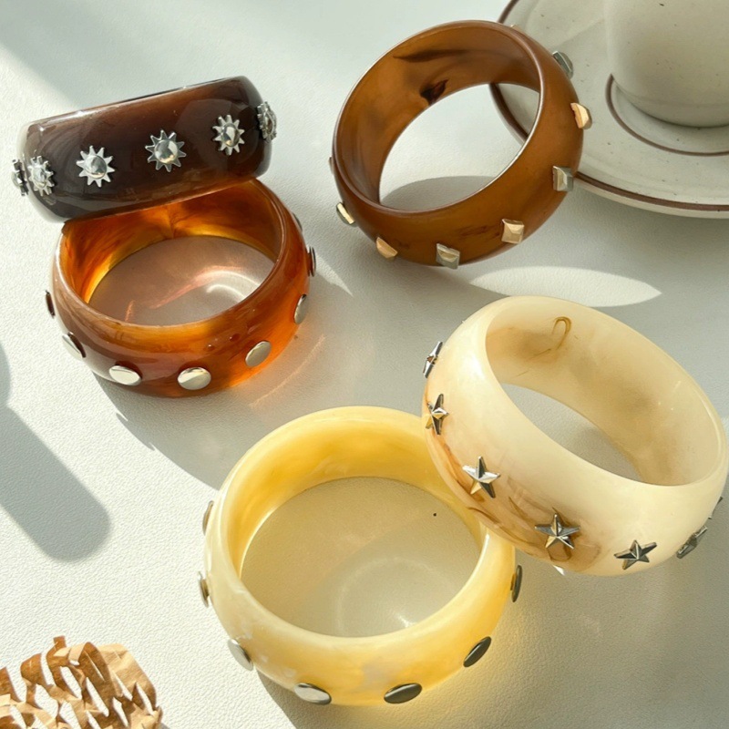 Bracelets Pour Femmes En Résine À Rivets Punk Image3