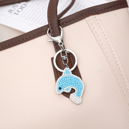 Porte-clés romantique en alliage avec perles et petits dauphins mignons, style océanique. Collection romantique. 2