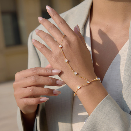 Chaîne de poignet élégante pour femme, en acier inoxydable étanche, couleur or, ornée d'un zircon et d'une élégante ellipse en forme de cœur. 2