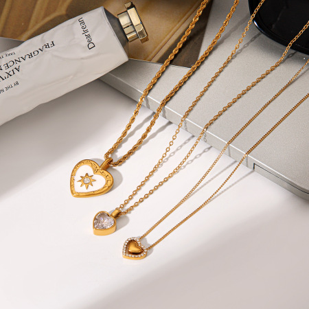 Colliers pendentifs pour femmes Simple Series Daily Heart en acier inoxydable étanche couleur or avec zircon 2