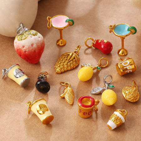 Pendentifs pour femmes, style DIY, en acier inoxydable, couleur or, avec découpe de fraise et motif fruit.