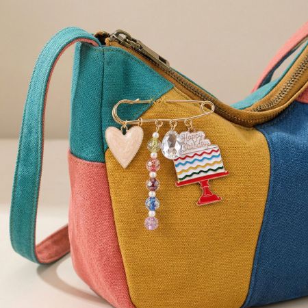 Broches en alliage en forme de cœur mignonnes