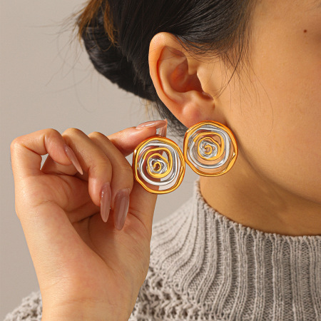 Boucles d'oreilles puces pour femmes Simple Series Daily Circle en acier inoxydable étanche couleur or